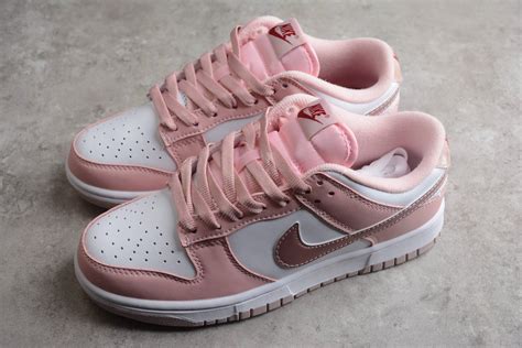 pink velvet nike do6485